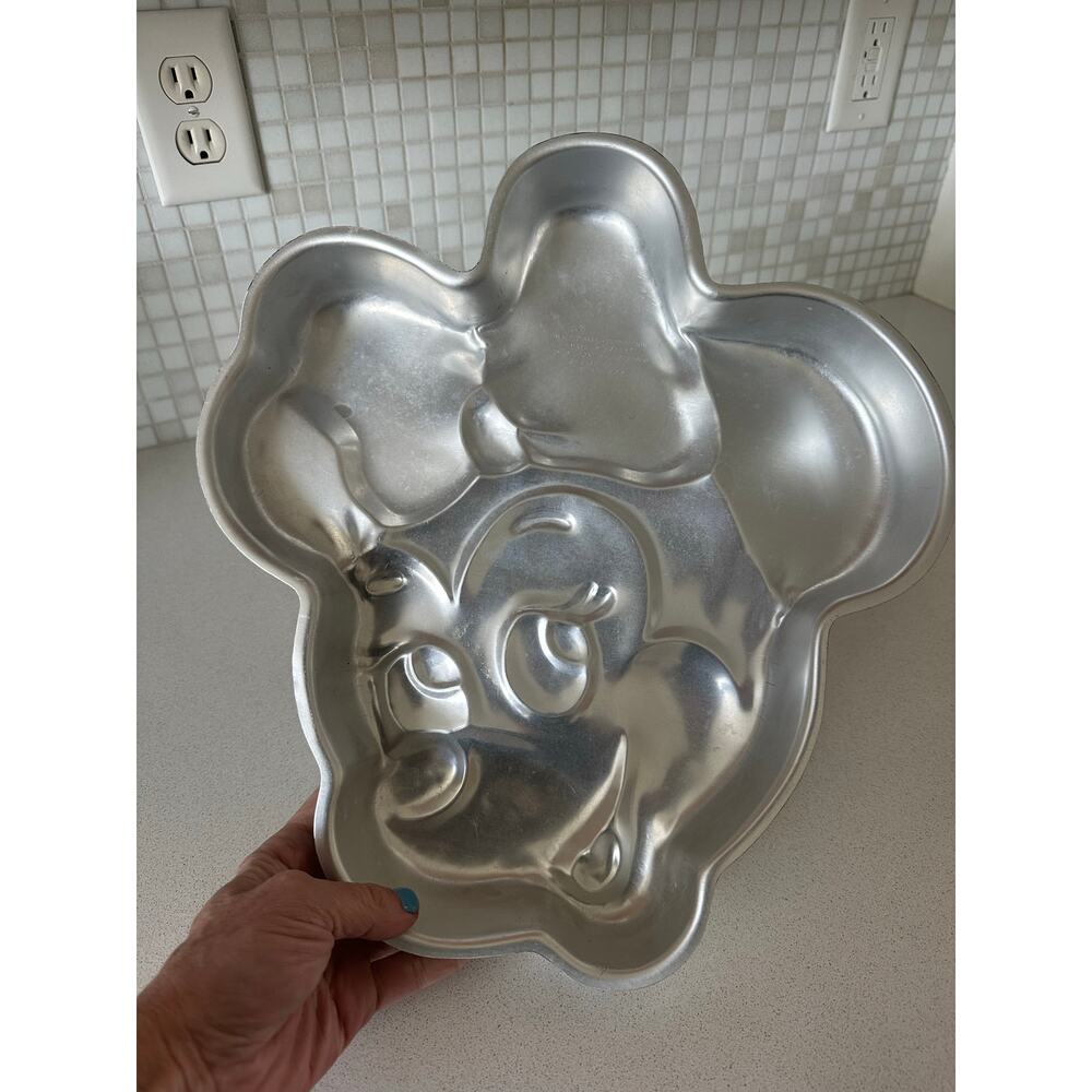 Minnie Mouse Cake Pan - Picture 2 of 3